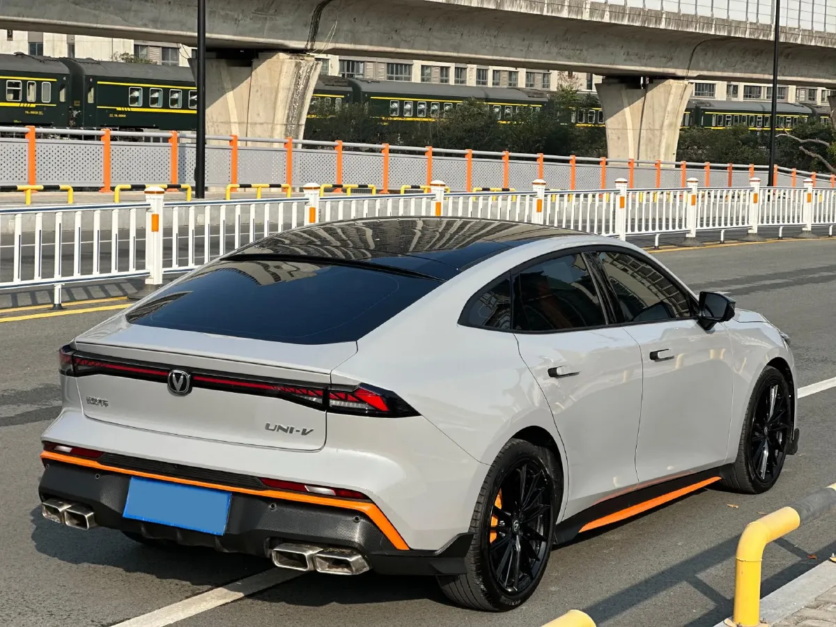 2024 ChangAn UNI-V 1.5T 188HP L4 7DCT,autocango,china used car exporter,china ev exporter,chinese used car exporter,chinese used ev exporter