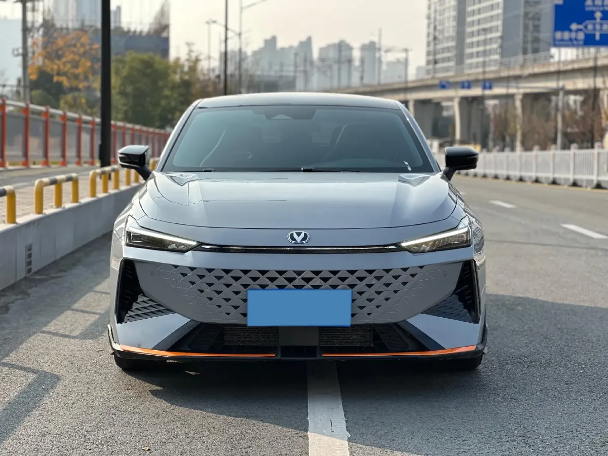 2024 ChangAn UNI-V 1.5T 188HP L4 7DCT,autocango,china used car exporter,china ev exporter,chinese used car exporter,chinese used ev exporter