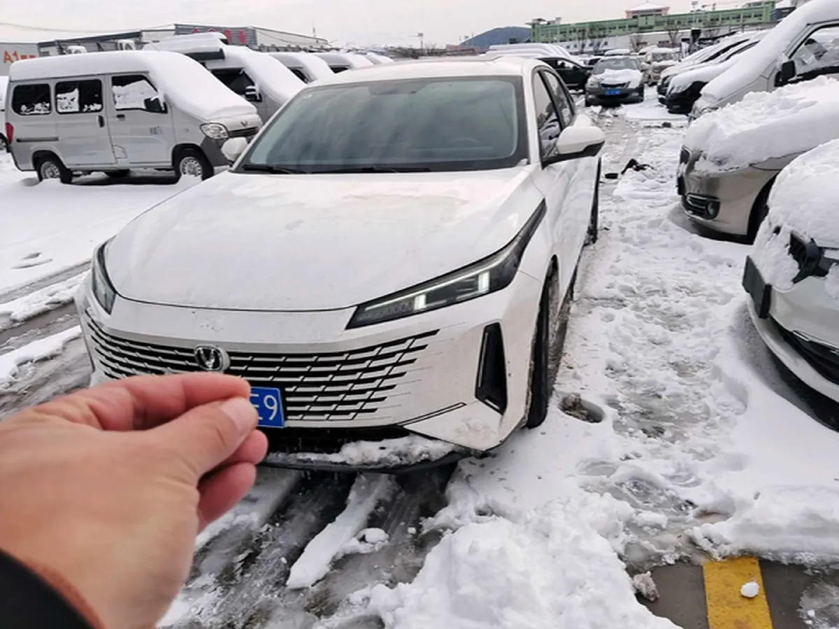 2023 ChangAn Lamore 1.5T 170HP L4 7DCT,autocango,china used car exporter,china ev exporter,chinese used car exporter,chinese used ev exporter