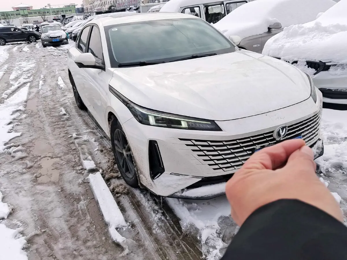 2023 ChangAn Lamore 1.5T 170HP L4 7DCT,autocango,china used car exporter,china ev exporter,chinese used car exporter,chinese used ev exporter