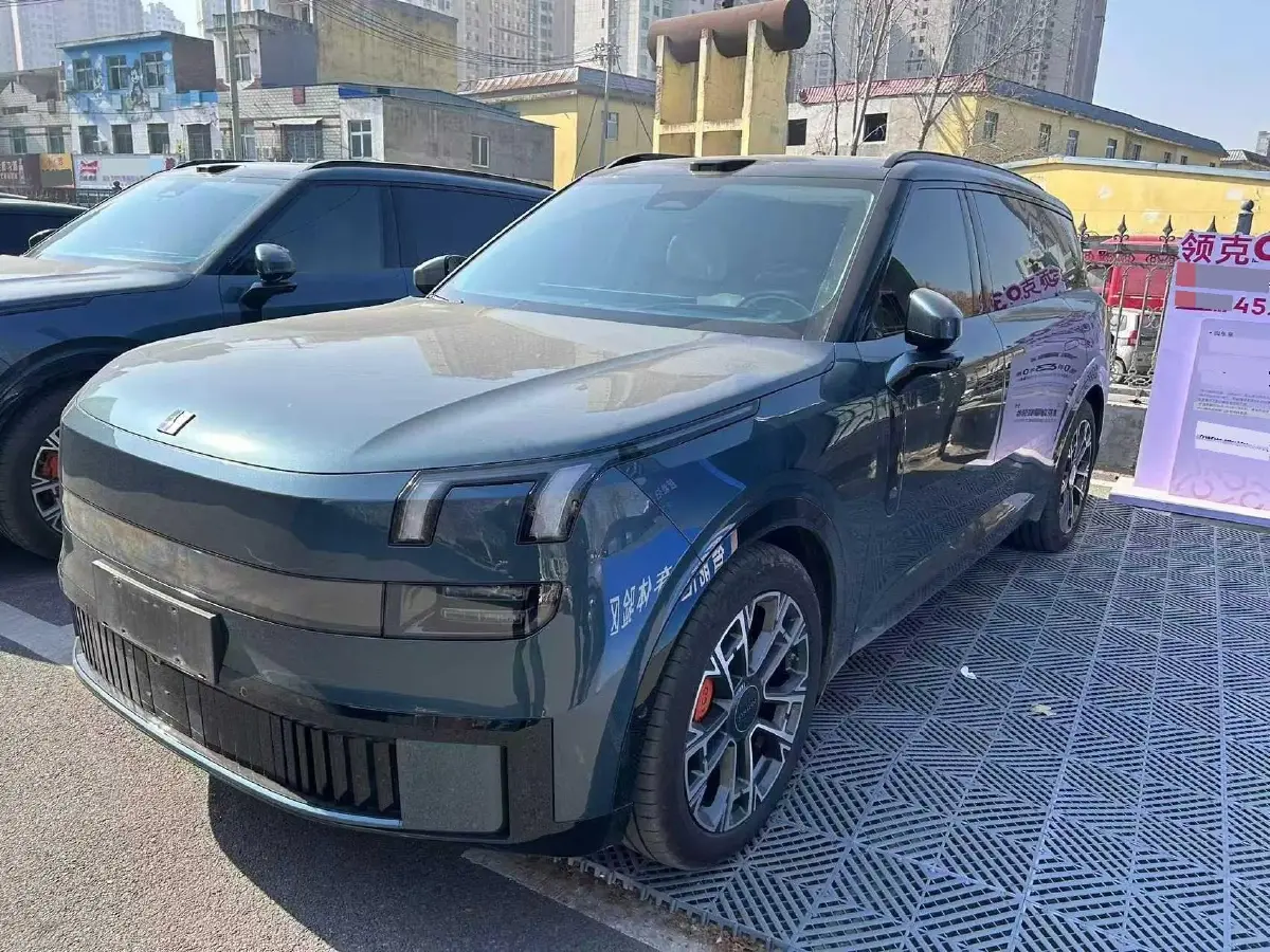 2025 LYNK&CO 900 2.0T 254HP L4 3DHT PHEV