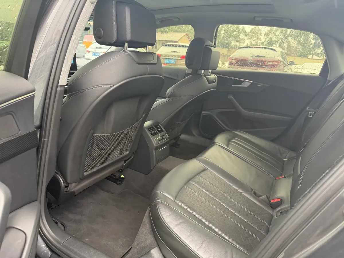 2020 Audi A4L 2.0T 190HP L4 7DCT,autocango,china used car exporter,china ev exporter,chinese used car exporter,chinese used ev exporter