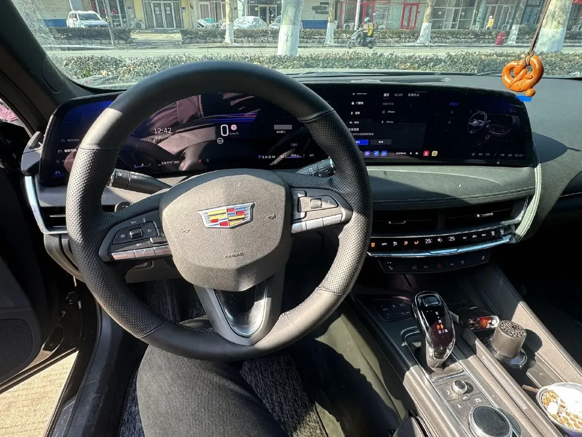 2025 Cadillac CT5 2.0T 237HP L4 10AT,autocango,china used car exporter,china ev exporter,chinese used car exporter,chinese used ev exporter