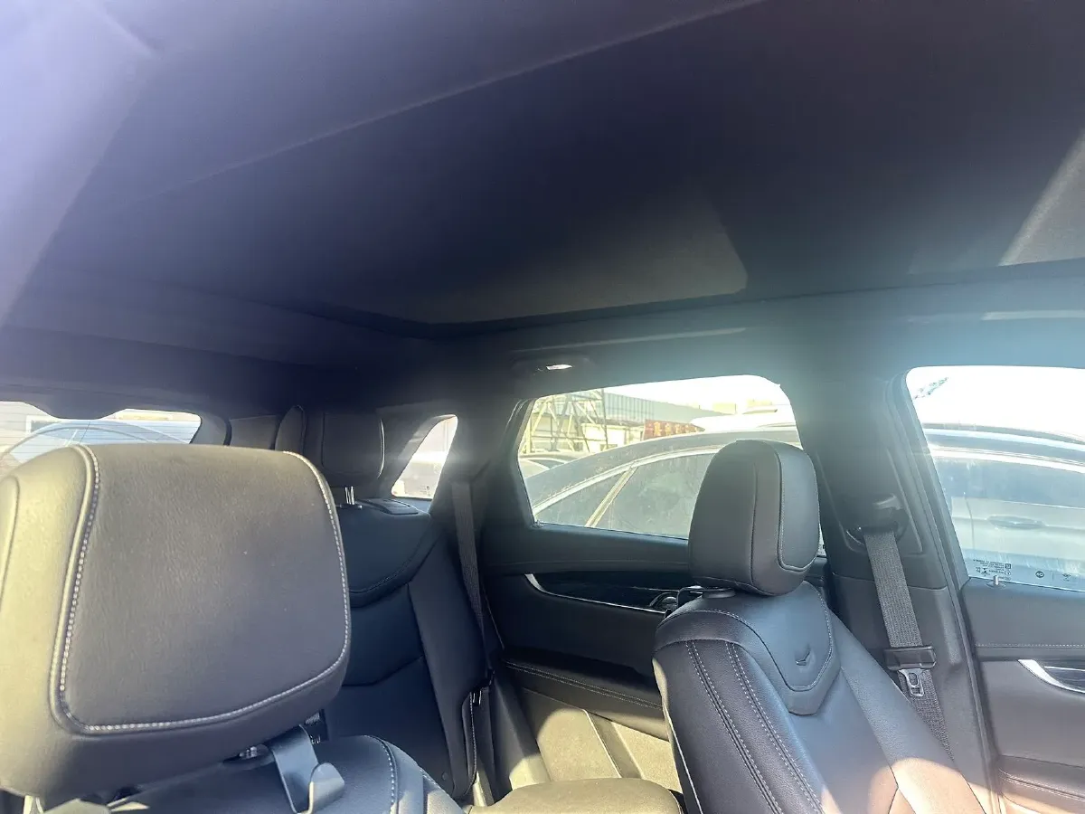 2022 Cadillac XT5 2.0T 237HP L4 9AT,autocango,china used car exporter,china ev exporter,chinese used car exporter,chinese used ev exporter