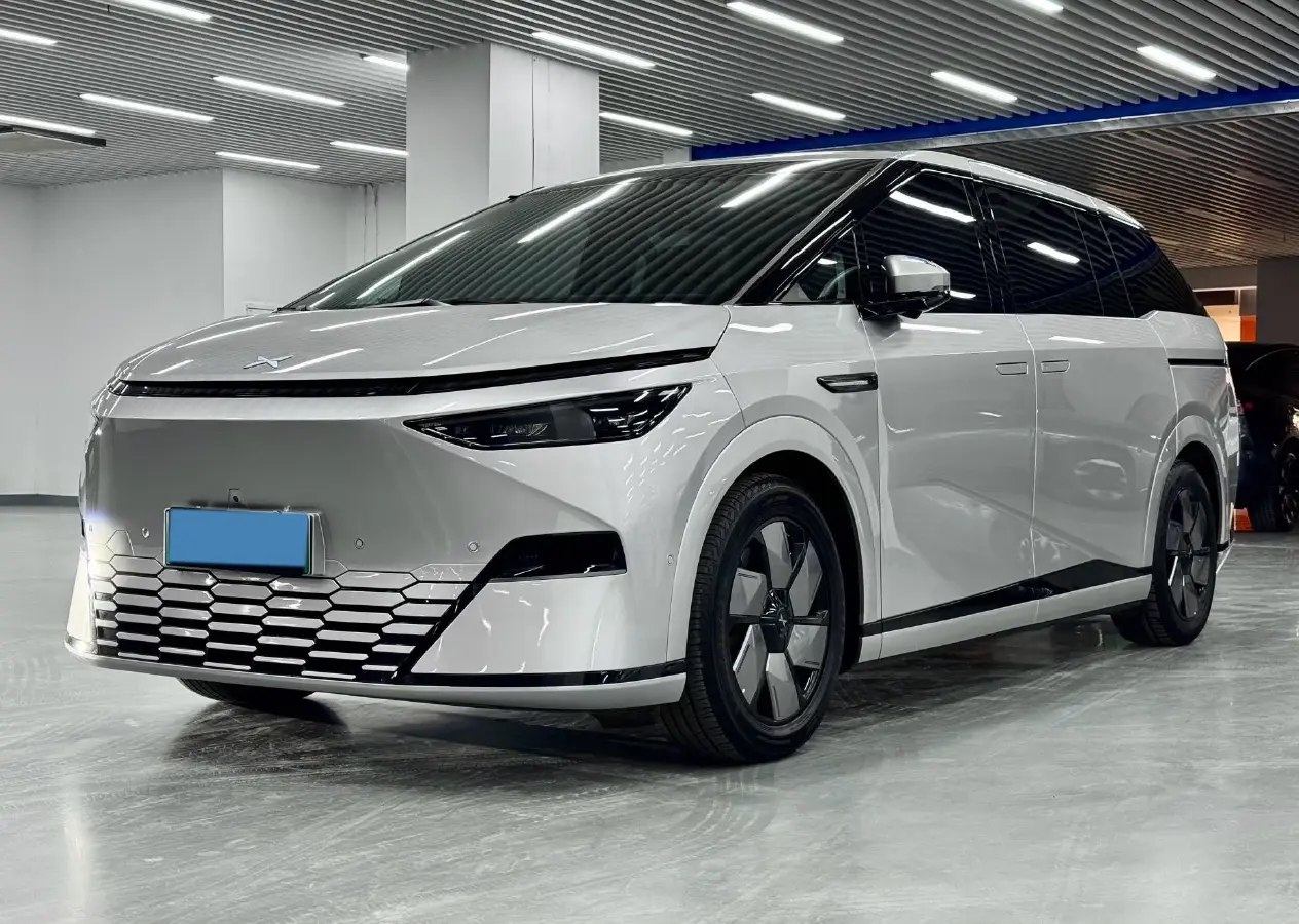 2025 Xpeng X9 BEV