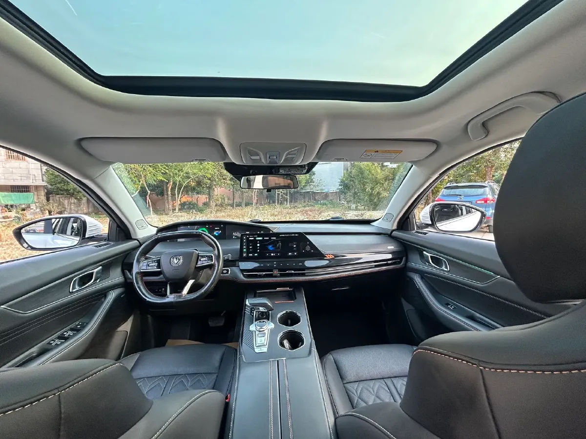 2021 ChangAn UNI-K 2.0T 233HP L4 8AT,autocango,china used car exporter,china ev exporter,chinese used car exporter,chinese used ev exporter