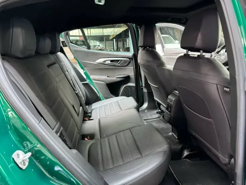 2023 Volvo V60 2.0T 250HP L4 8AT,autocango,china used car exporter,china ev exporter,chinese used car exporter,chinese used ev exporter