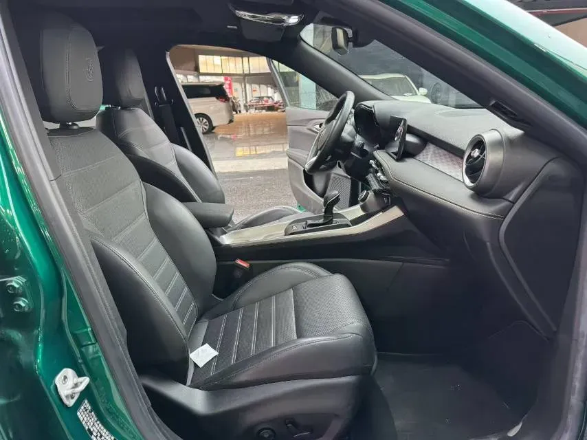 2023 Volvo V60 2.0T 250HP L4 8AT,autocango,china used car exporter,china ev exporter,chinese used car exporter,chinese used ev exporter