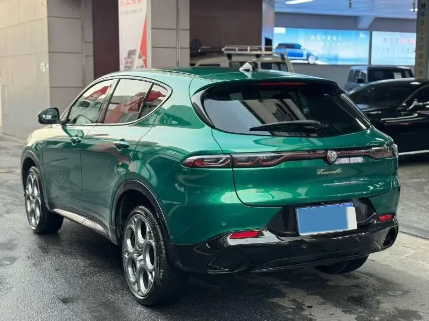 2023 Volvo V60 2.0T 250HP L4 8AT,autocango,china used car exporter,china ev exporter,chinese used car exporter,chinese used ev exporter