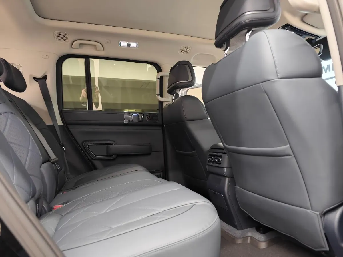 2025 FangChengBao Bao 5 1.5T 194HP L4 E-CVT PHEV 31.8KWH,autocango,china used car exporter,china ev exporter,chinese used car exporter,chinese used ev exporter