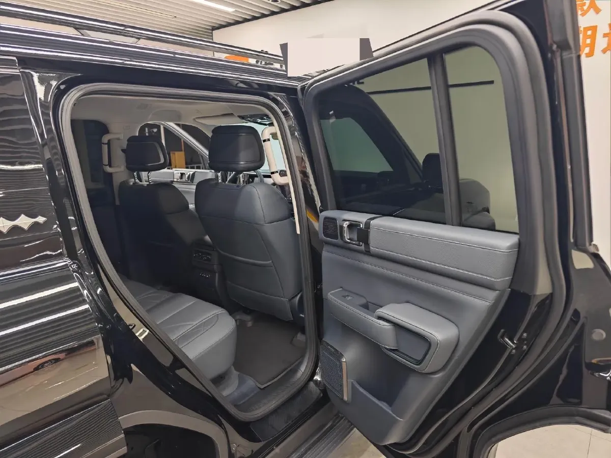 2025 FangChengBao Bao 5 1.5T 194HP L4 E-CVT PHEV 31.8KWH,autocango,china used car exporter,china ev exporter,chinese used car exporter,chinese used ev exporter