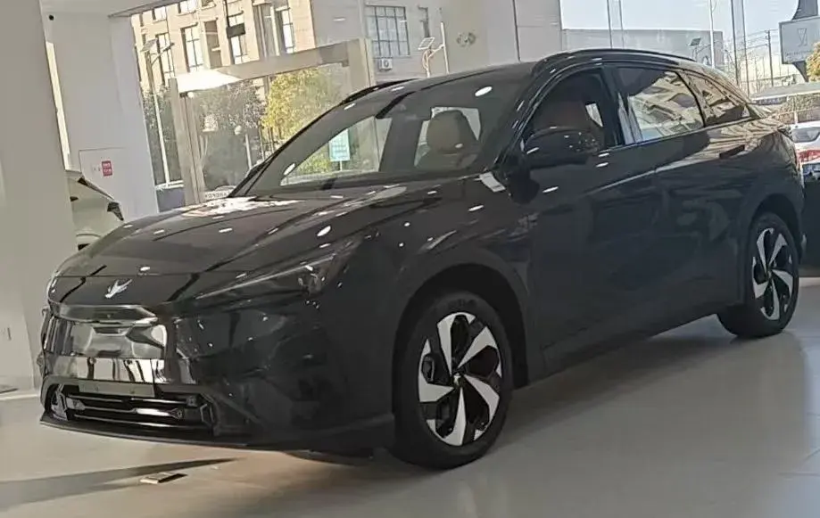 2025 MAXUS G10 2.0T 261HP L4 8AT