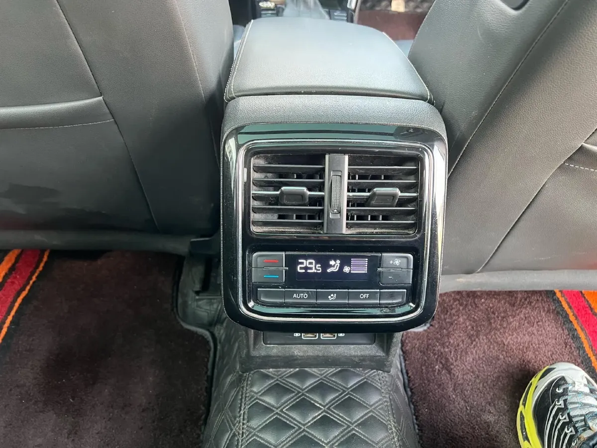 2019 Volvo V40 1.5T 152HP L4 6AT,autocango,china used car exporter,china ev exporter,chinese used car exporter,chinese used ev exporter