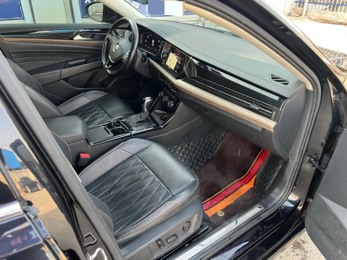 2019 Volvo V40 1.5T 152HP L4 6AT,autocango,china used car exporter,china ev exporter,chinese used car exporter,chinese used ev exporter