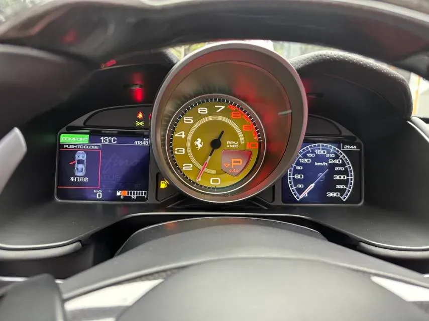 2018 Ferrari Portofino 3.9T 600HP V8 7DCT,autocango,china used car exporter,china ev exporter,chinese used car exporter,chinese used ev exporter