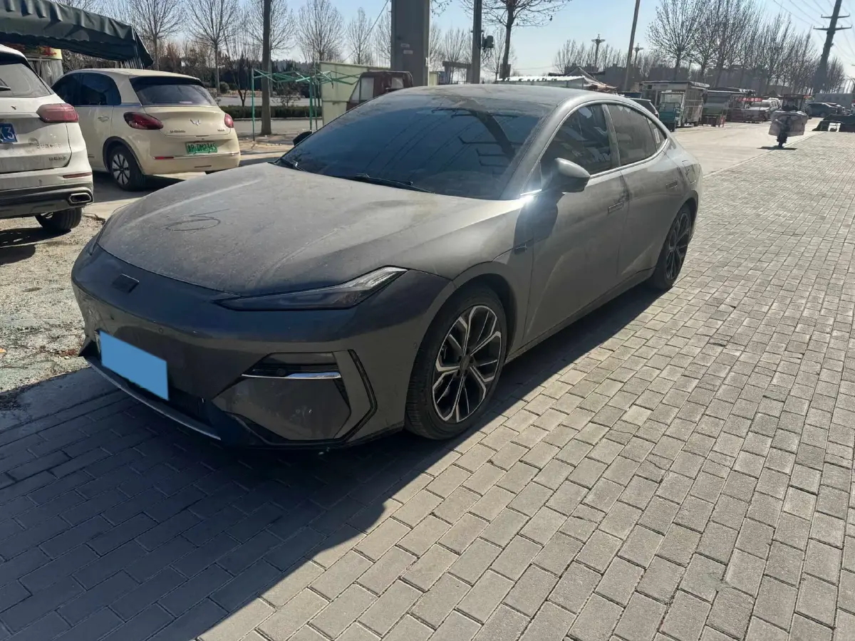 2025 Geely Galaxy E8 BEV