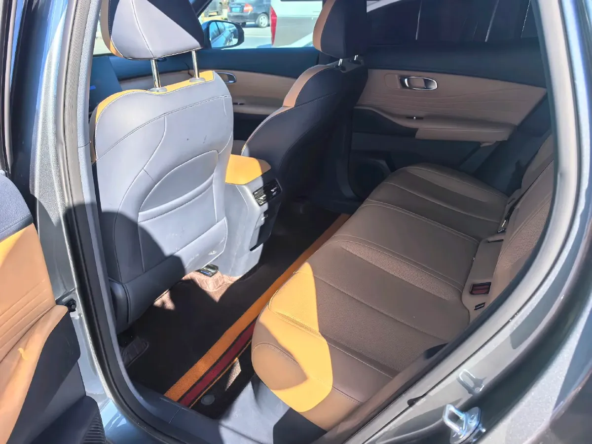 2025 WuLing XingGuangS 1.5L 106HP L4 E-CVT PHEV,autocango,china used car exporter,china ev exporter,chinese used car exporter,chinese used ev exporter