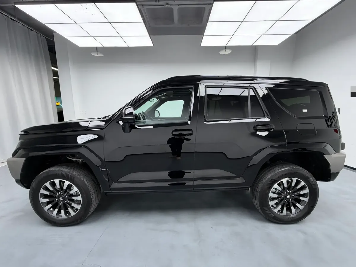 2024 Tank 700 3.0T 360HP V6 9AT PHEV 37.1KWH,autocango,china used car exporter,china ev exporter,chinese used car exporter,chinese used ev exporter