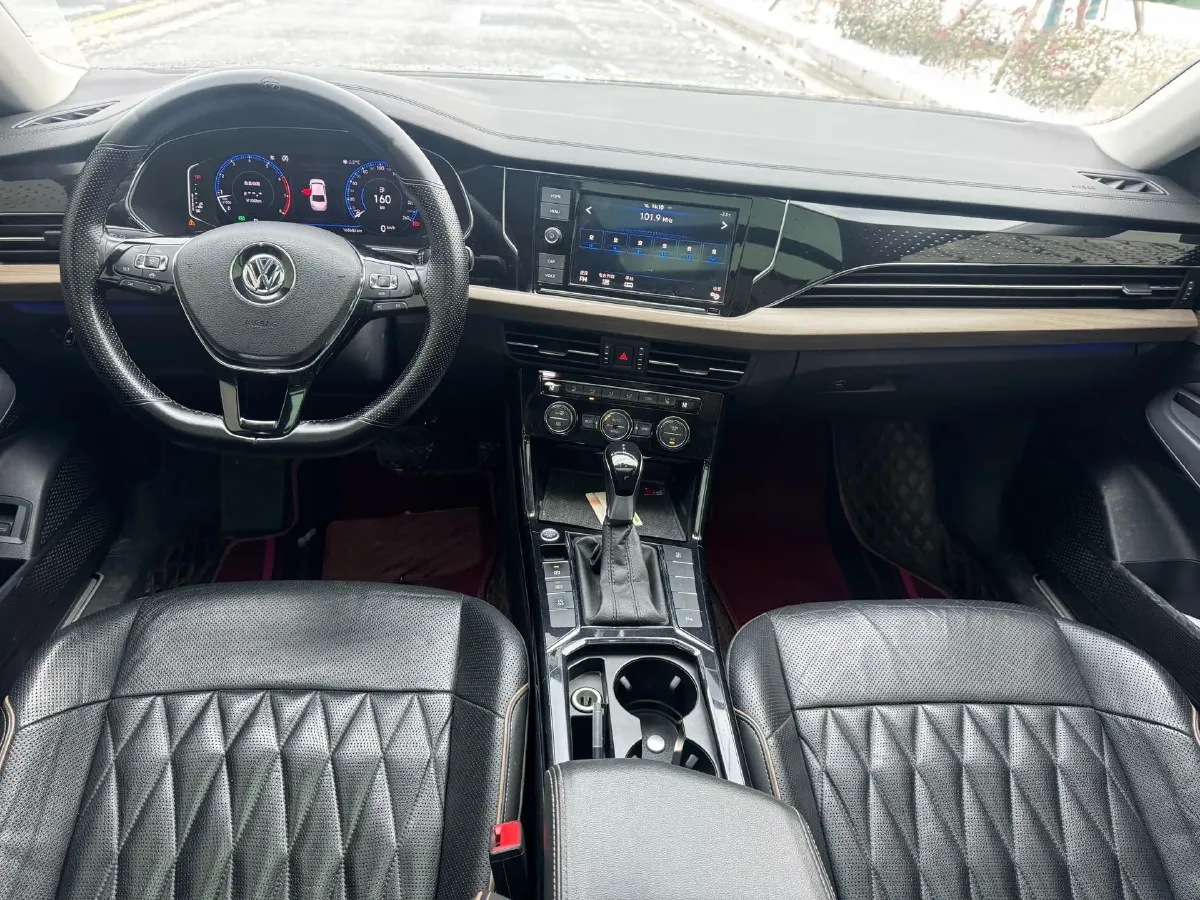 2019 Volvo V40 1.5T 152HP L4 6AT,autocango,china used car exporter,china ev exporter,chinese used car exporter,chinese used ev exporter