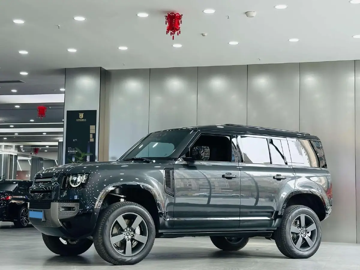 2025 Land Rover Defender 3.0T 400HP L6 8AT