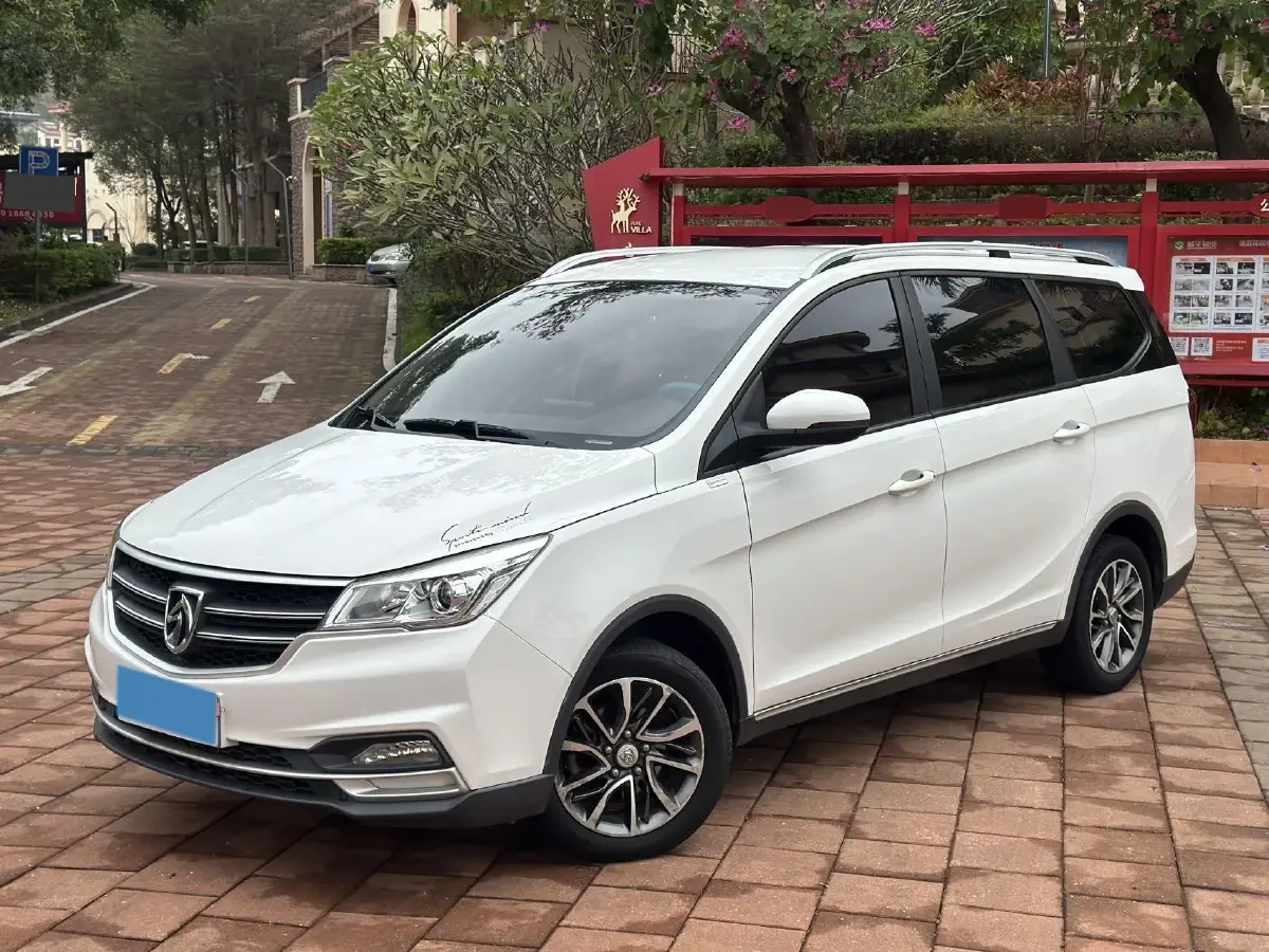 2019 BaoJun 730 1.5L 105HP L4 6MT