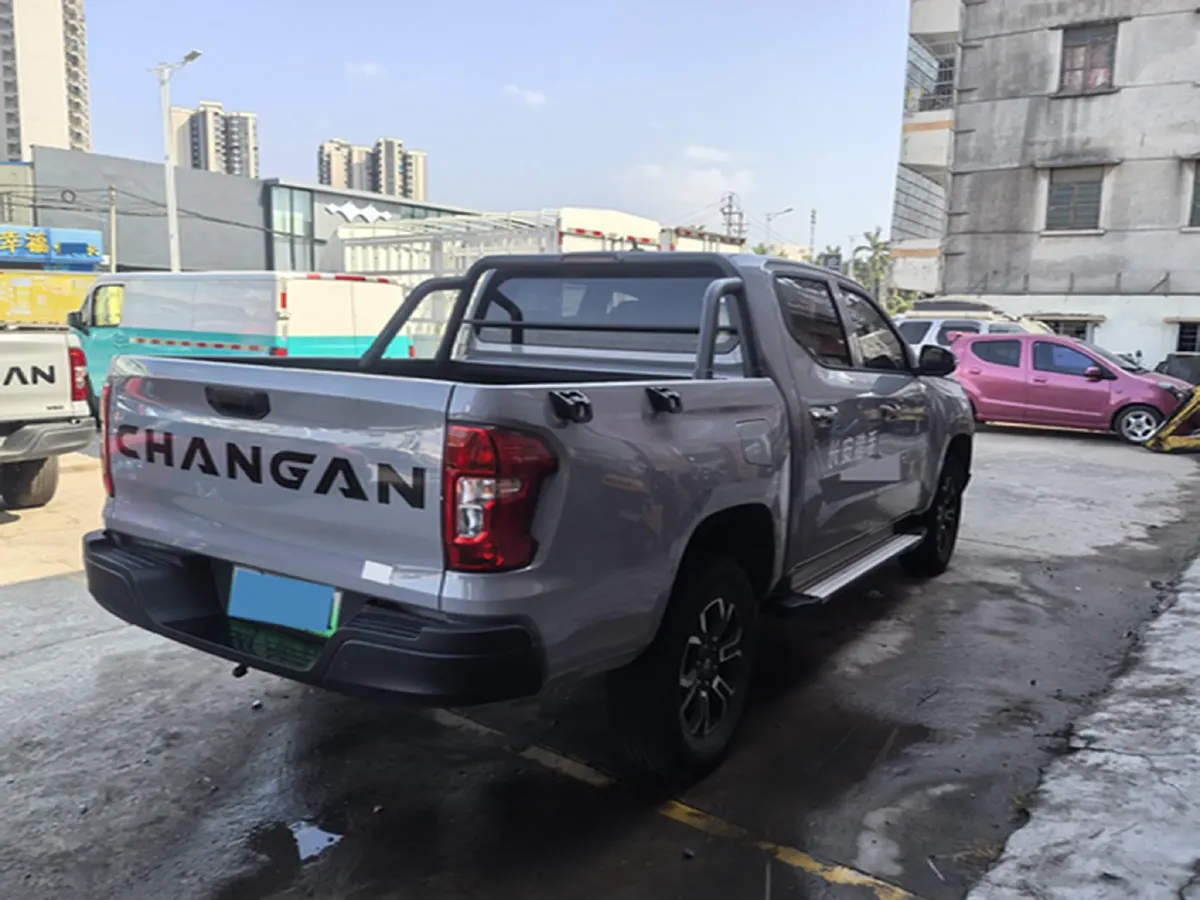 2024 ChangAn UNI-V 2.0T 233HP L4 8AT,autocango,china used car exporter,china ev exporter,chinese used car exporter,chinese used ev exporter