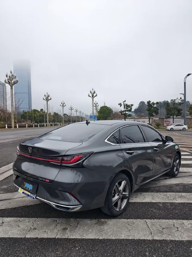 2023 ChangAn Raeton Plus 1.5T 188HP L4 7DCT,autocango,china used car exporter,china ev exporter,chinese used car exporter,chinese used ev exporter