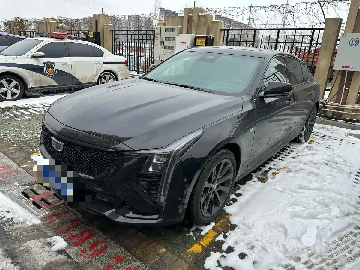 2025 Cadillac CT5 2.0T 237HP L4 10AT