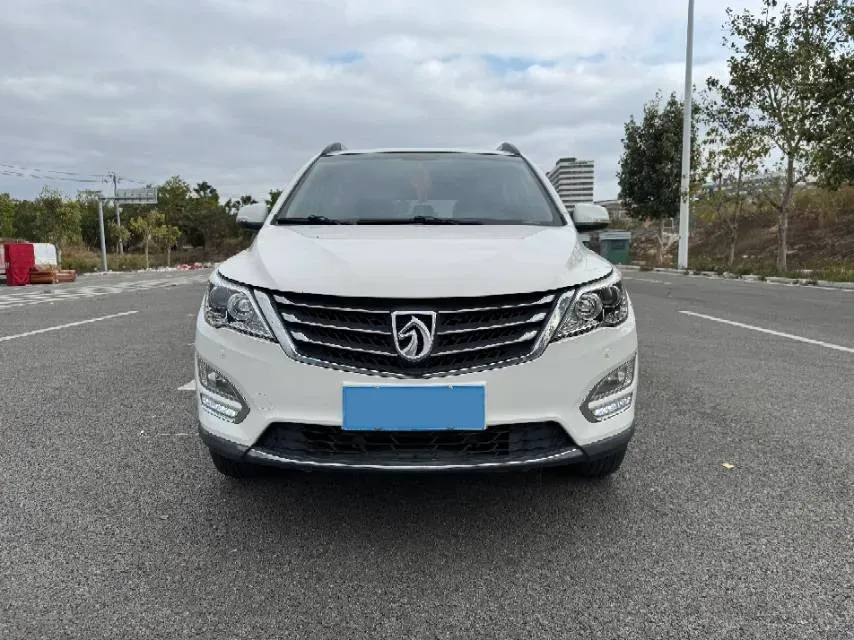 2016 BaoJun 560 1.5T 150HP L4 6MT,autocango,china used car exporter,china ev exporter,chinese used car exporter,chinese used ev exporter