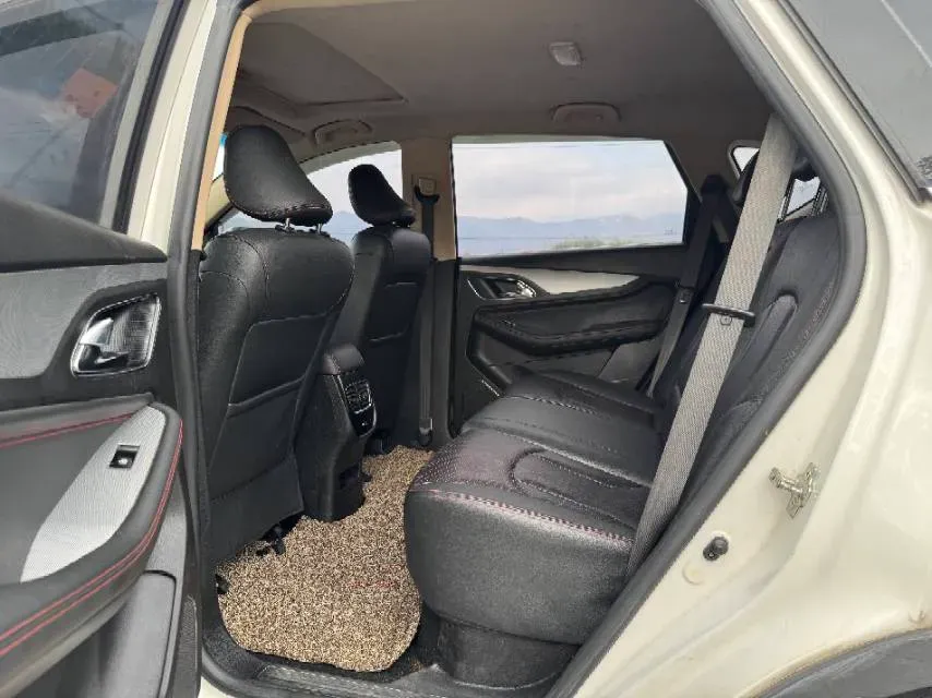 2016 BaoJun 560 1.5T 150HP L4 6MT,autocango,china used car exporter,china ev exporter,chinese used car exporter,chinese used ev exporter