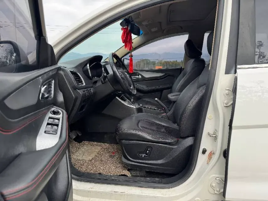 2016 BaoJun 560 1.5T 150HP L4 6MT,autocango,china used car exporter,china ev exporter,chinese used car exporter,chinese used ev exporter