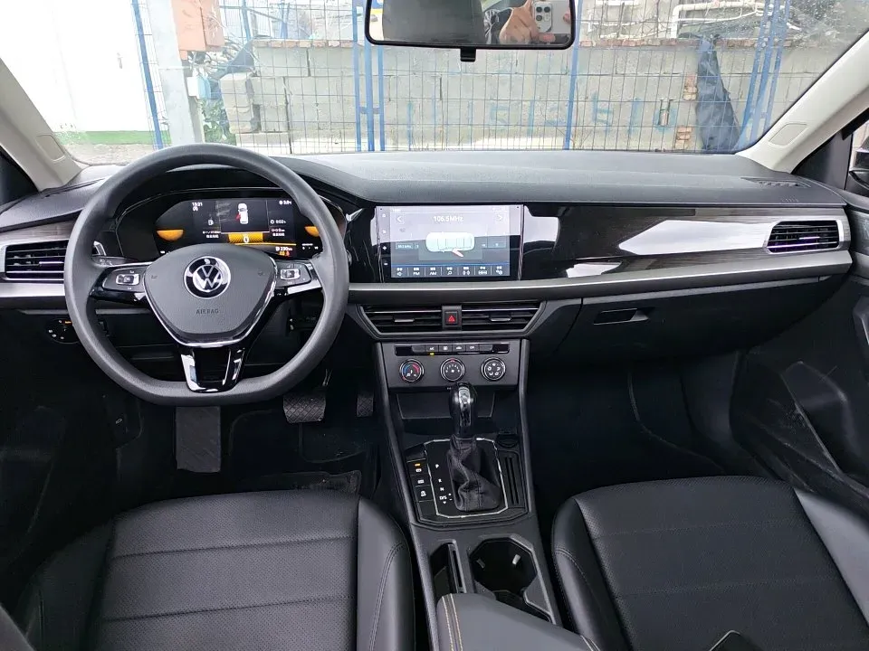 2022 Bestune B70 2.0T 224HP L4 6AT,autocango,china used car exporter,china ev exporter,chinese used car exporter,chinese used ev exporter