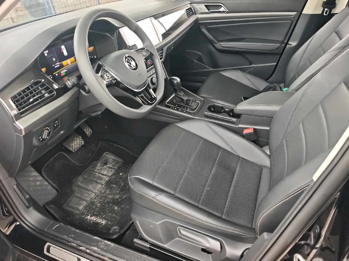 2022 Bestune B70 2.0T 224HP L4 6AT,autocango,china used car exporter,china ev exporter,chinese used car exporter,chinese used ev exporter