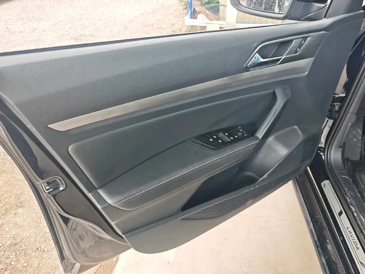 2022 Bestune B70 2.0T 224HP L4 6AT,autocango,china used car exporter,china ev exporter,chinese used car exporter,chinese used ev exporter