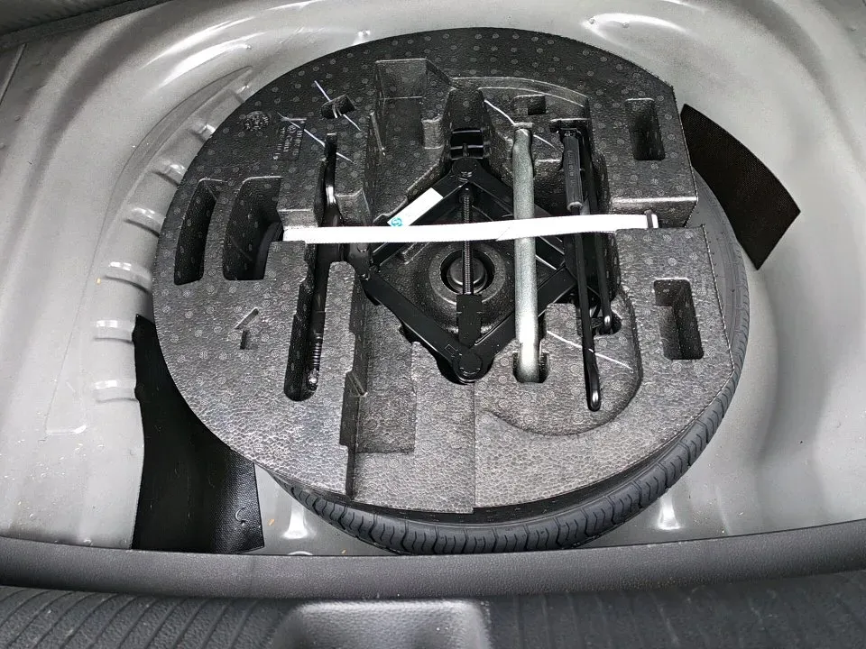 2022 Bestune B70 2.0T 224HP L4 6AT,autocango,china used car exporter,china ev exporter,chinese used car exporter,chinese used ev exporter