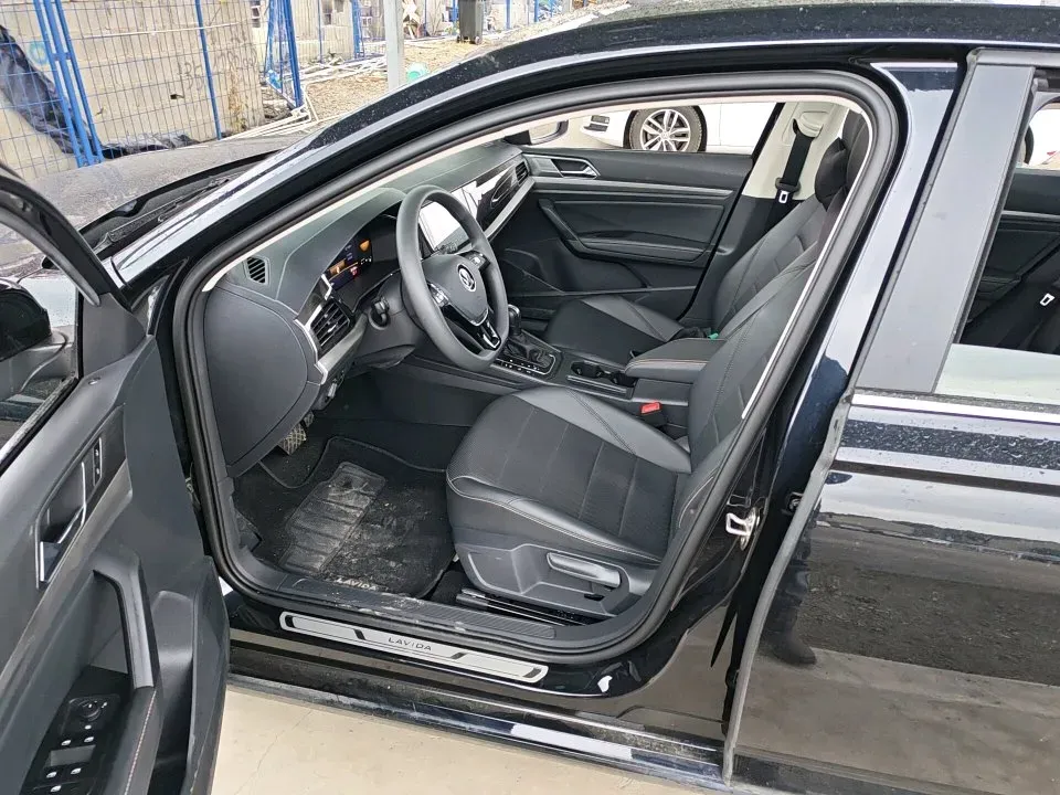 2022 Bestune B70 2.0T 224HP L4 6AT,autocango,china used car exporter,china ev exporter,chinese used car exporter,chinese used ev exporter