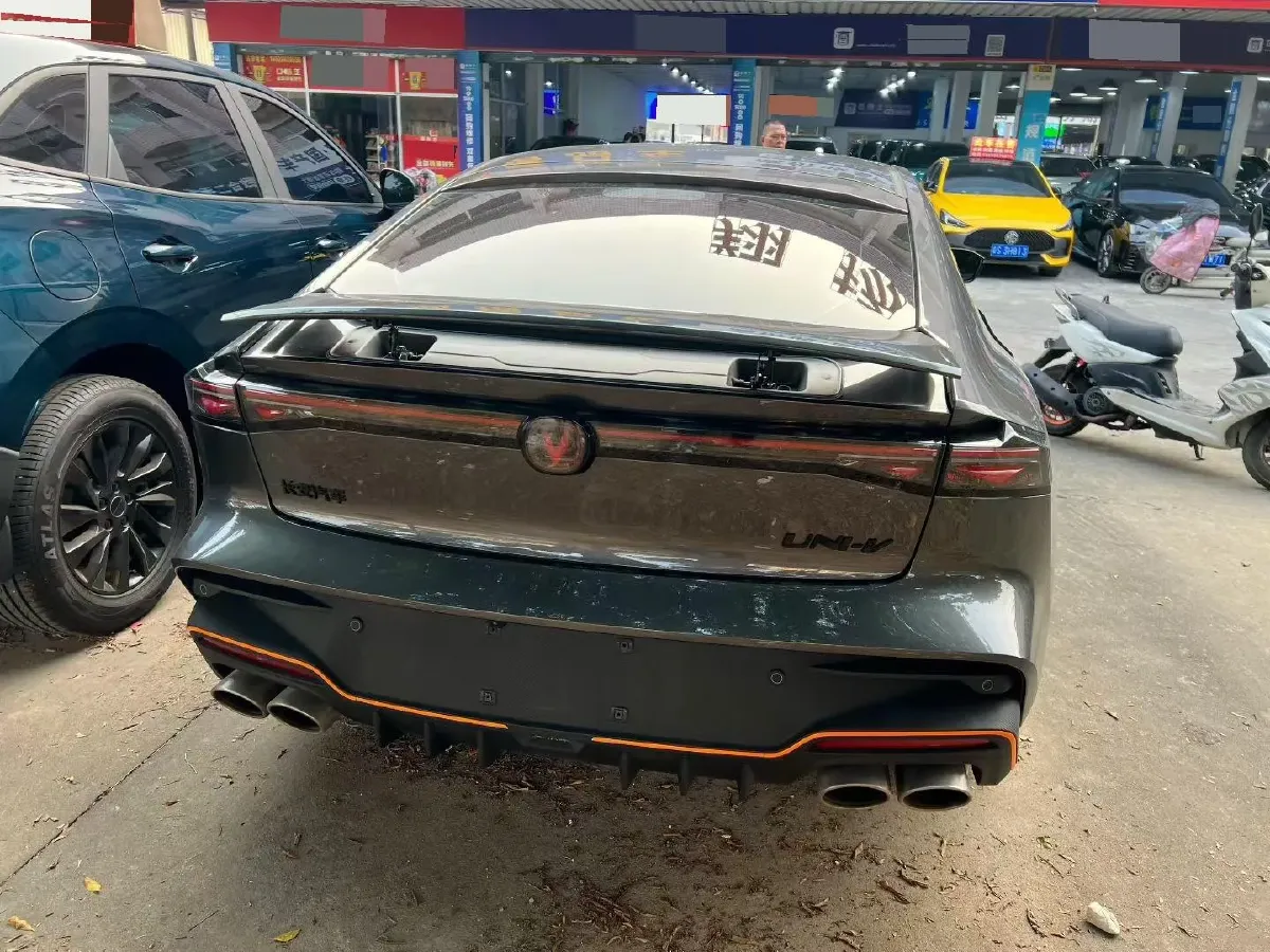 2025 ChangAn UNI-V 2.0T 245HP L4 8AT,autocango,china used car exporter,china ev exporter,chinese used car exporter,chinese used ev exporter