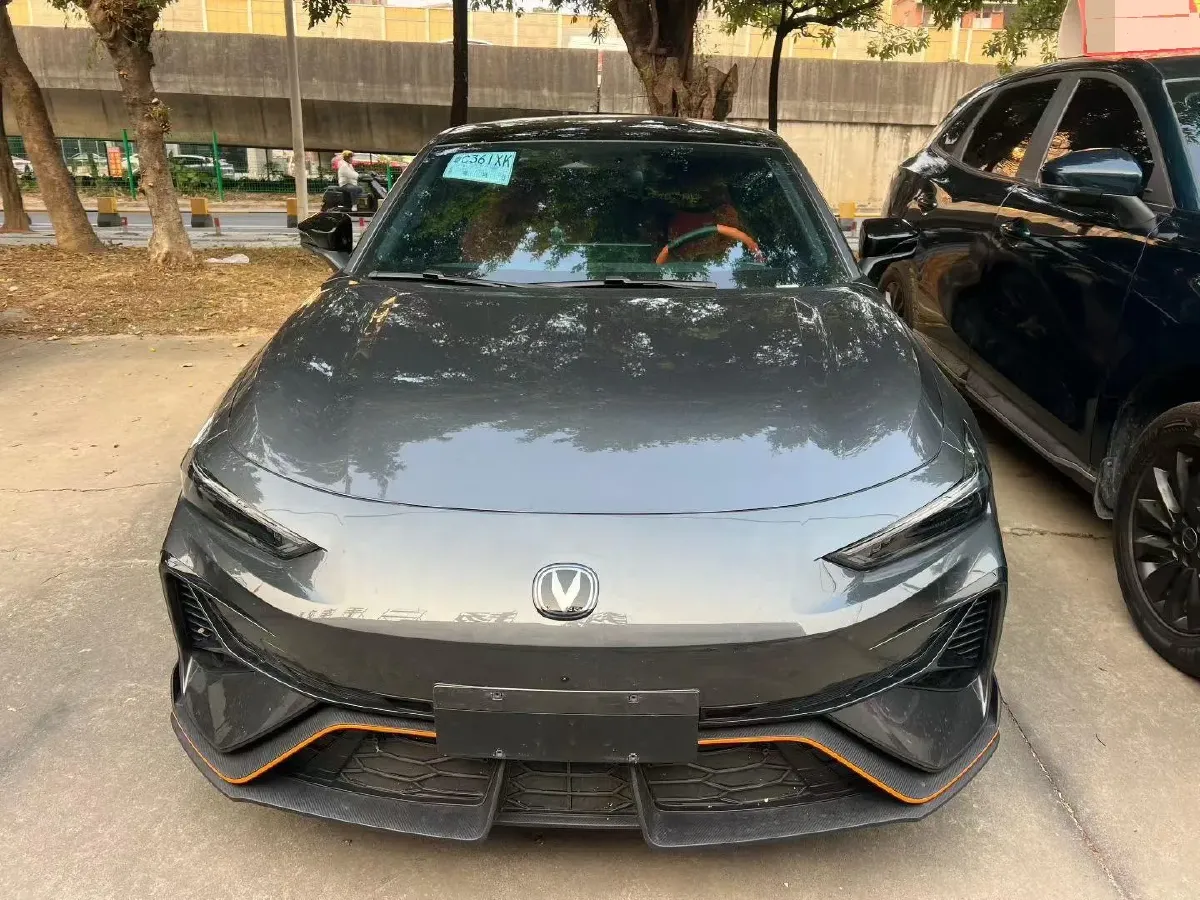 2025 ChangAn UNI-V 2.0T 245HP L4 8AT,autocango,china used car exporter,china ev exporter,chinese used car exporter,chinese used ev exporter