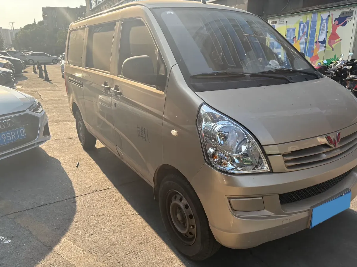 2023 WuLing RongGuang S 1.5L 102HP L4 5MT,autocango,china used car exporter,china ev exporter,chinese used car exporter,chinese used ev exporter
