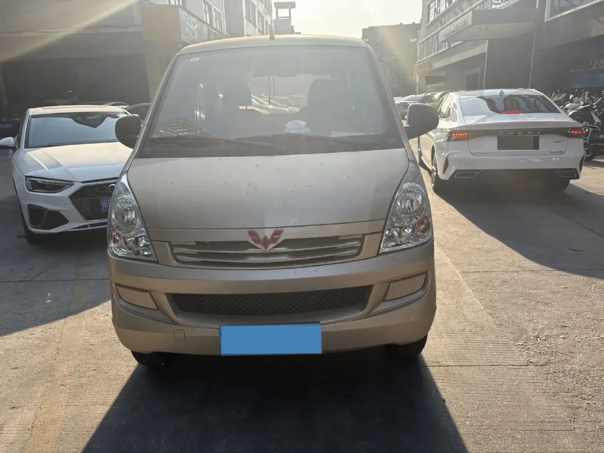 2023 WuLing RongGuang S 1.5L 102HP L4 5MT,autocango,china used car exporter,china ev exporter,chinese used car exporter,chinese used ev exporter