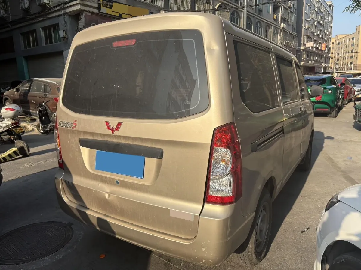 2023 WuLing RongGuang S 1.5L 102HP L4 5MT,autocango,china used car exporter,china ev exporter,chinese used car exporter,chinese used ev exporter