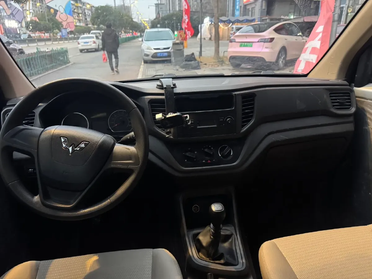2019 WuLing HongGuang V 1.5L 99HP L4 6MT,autocango,china used car exporter,china ev exporter,chinese used car exporter,chinese used ev exporter