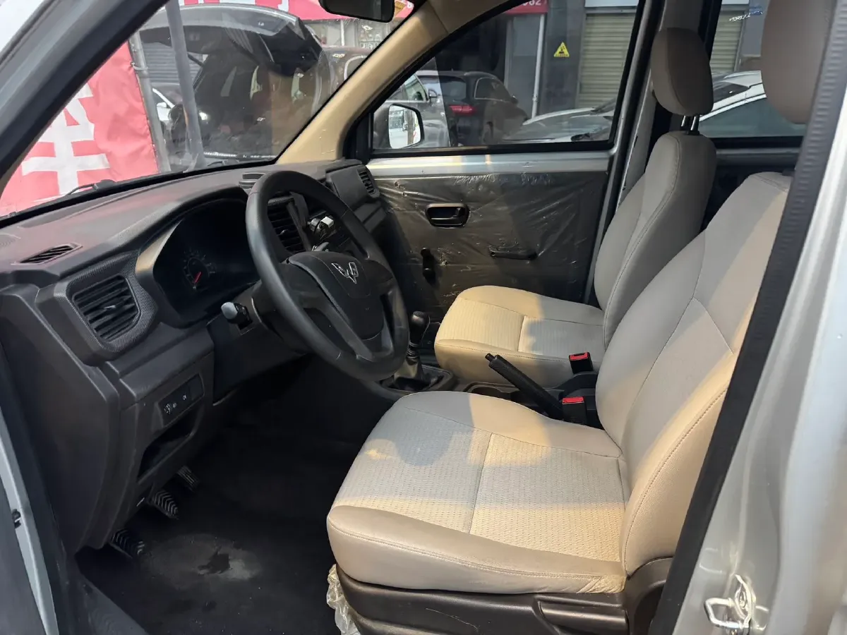 2019 WuLing HongGuang V 1.5L 99HP L4 6MT,autocango,china used car exporter,china ev exporter,chinese used car exporter,chinese used ev exporter