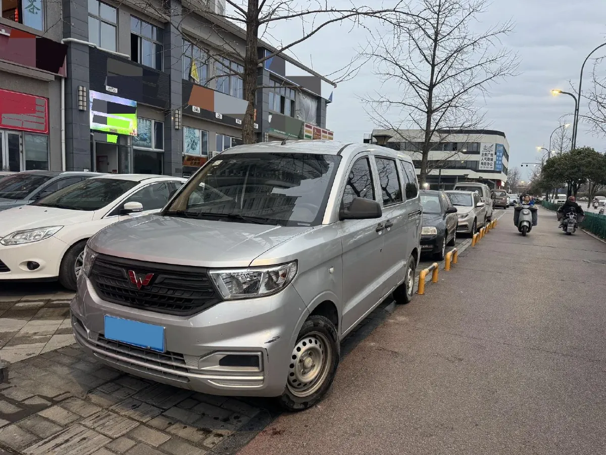 2019 WuLing HongGuang V 1.5L 99HP L4 6MT,autocango,china used car exporter,china ev exporter,chinese used car exporter,chinese used ev exporter