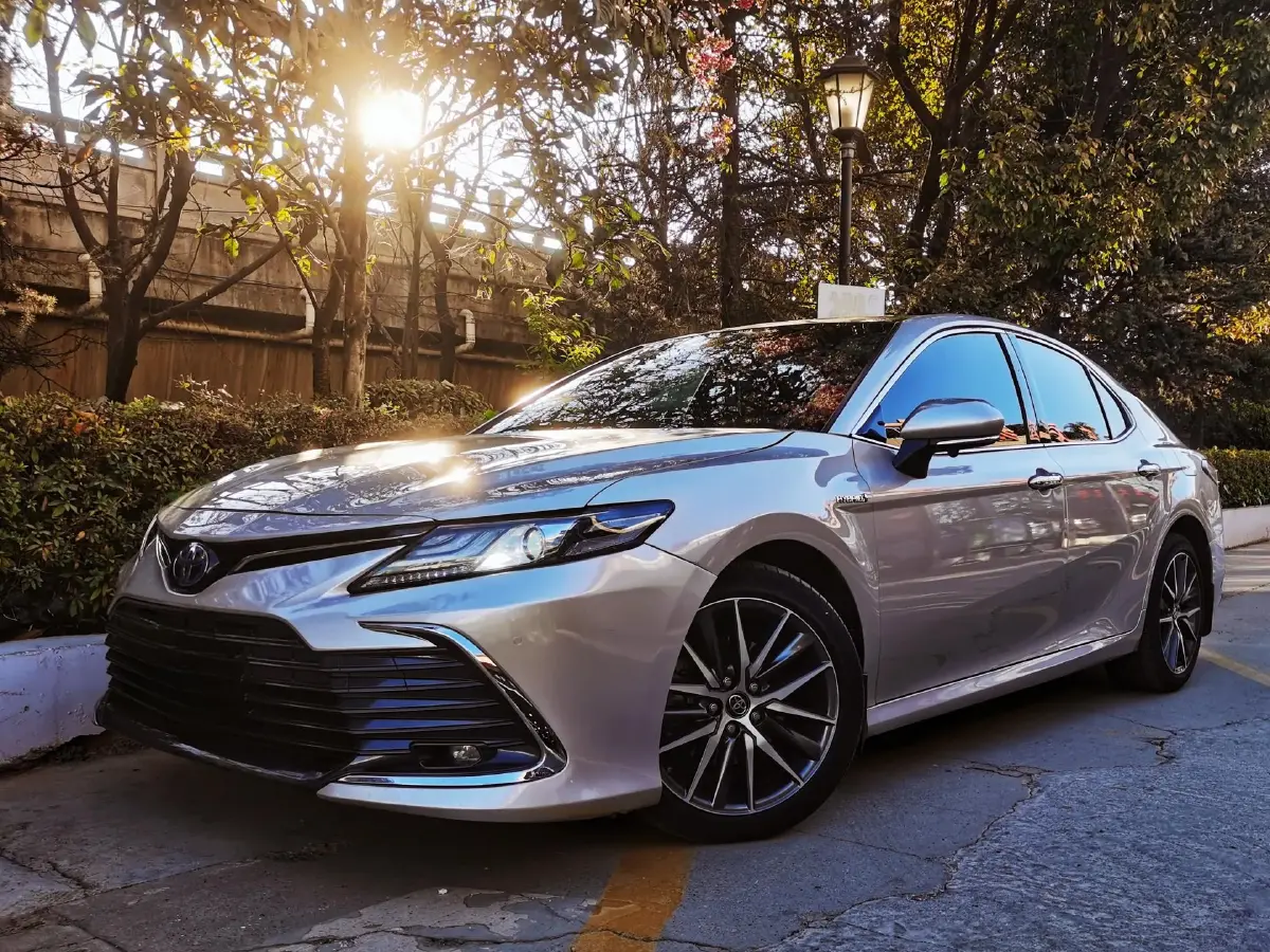 2021 Toyota Camry 2.5L 178HP L4 E-CVT Hybrid