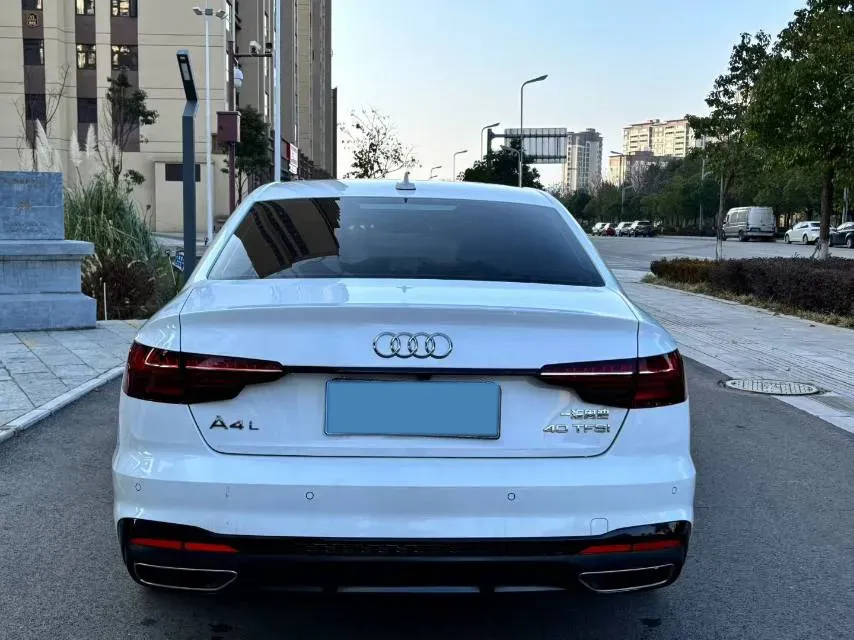 2020 Audi A4L 2.0T 190HP L4 7DCT,autocango,china used car exporter,china ev exporter,chinese used car exporter,chinese used ev exporter