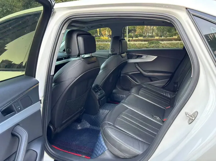 2020 Audi A4L 2.0T 190HP L4 7DCT,autocango,china used car exporter,china ev exporter,chinese used car exporter,chinese used ev exporter