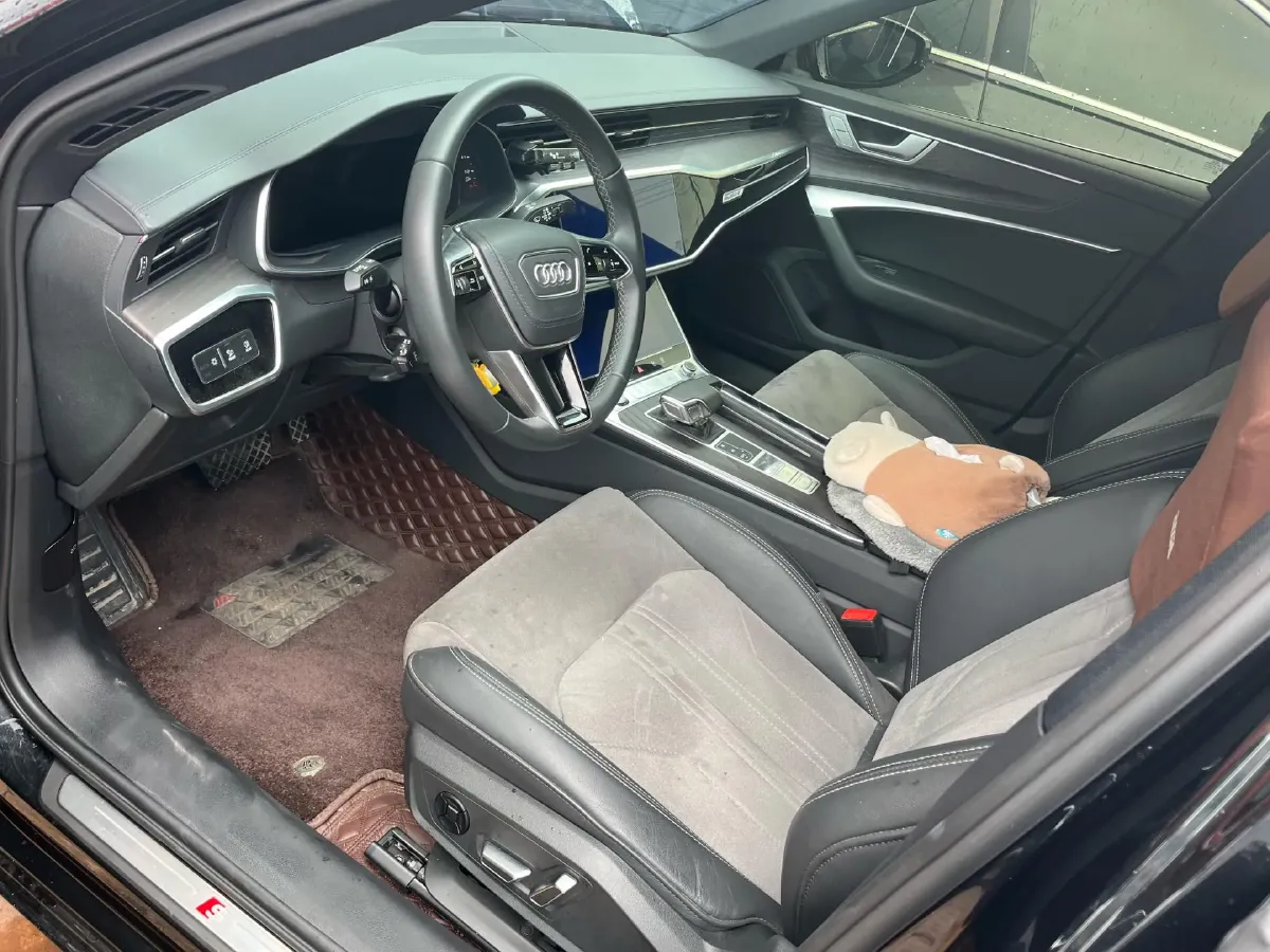 2024 Audi A6L 2.0T 245HP L4 7DCT,autocango,china used car exporter,china ev exporter,chinese used car exporter,chinese used ev exporter