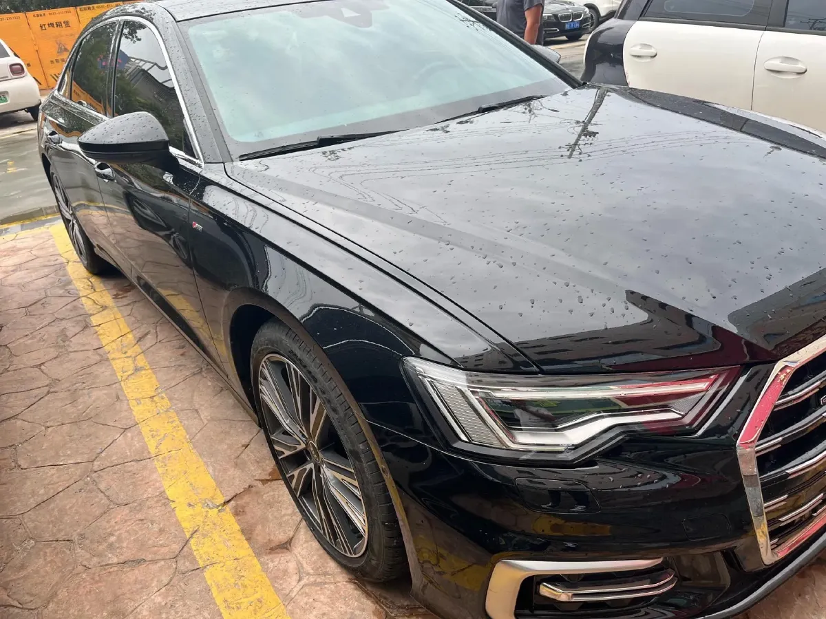 2024 Audi A6L 2.0T 245HP L4 7DCT,autocango,china used car exporter,china ev exporter,chinese used car exporter,chinese used ev exporter