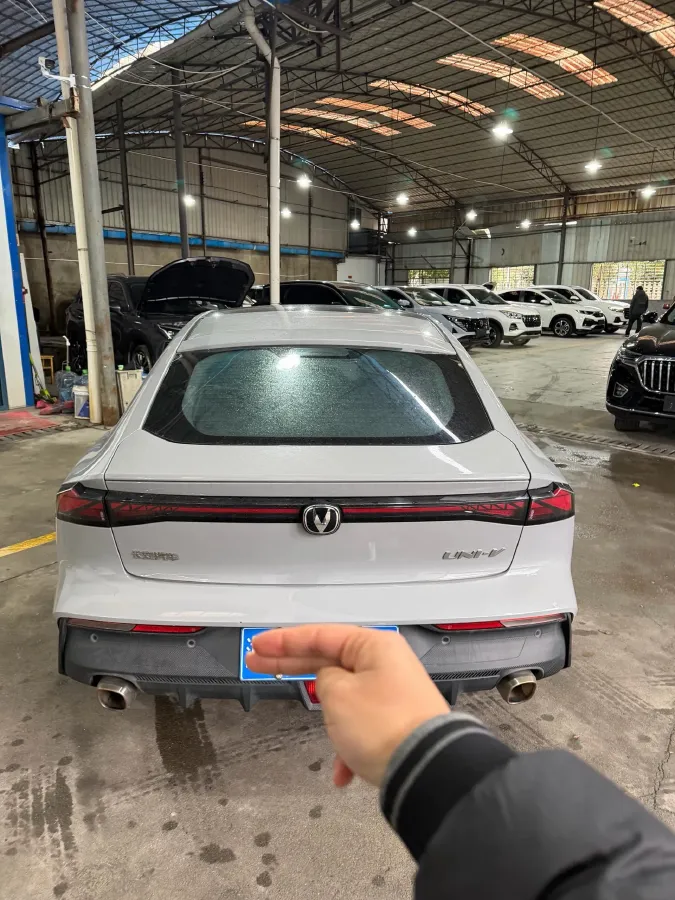 2022 ChangAn UNI-V 1.5T 188HP L4 7DCT,autocango,china used car exporter,china ev exporter,chinese used car exporter,chinese used ev exporter